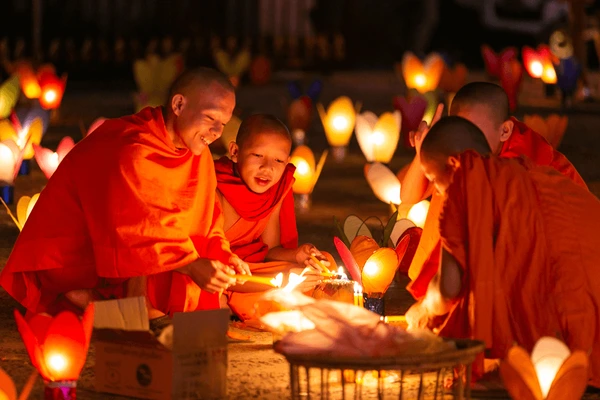 light-boats-festival-luangprabang-laos-600nw-1679473087