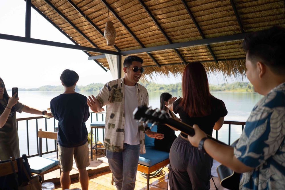 Festive Buffets & Lakeside Celebrations