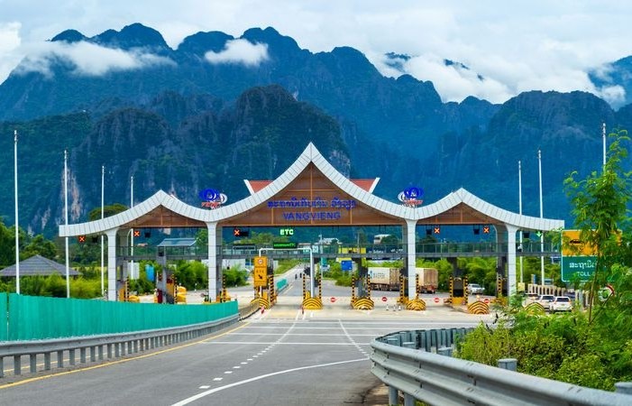 road to vang vieng